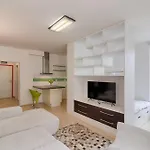 Peace And Comfort Near Center With Balcony, 500Mb Wifi