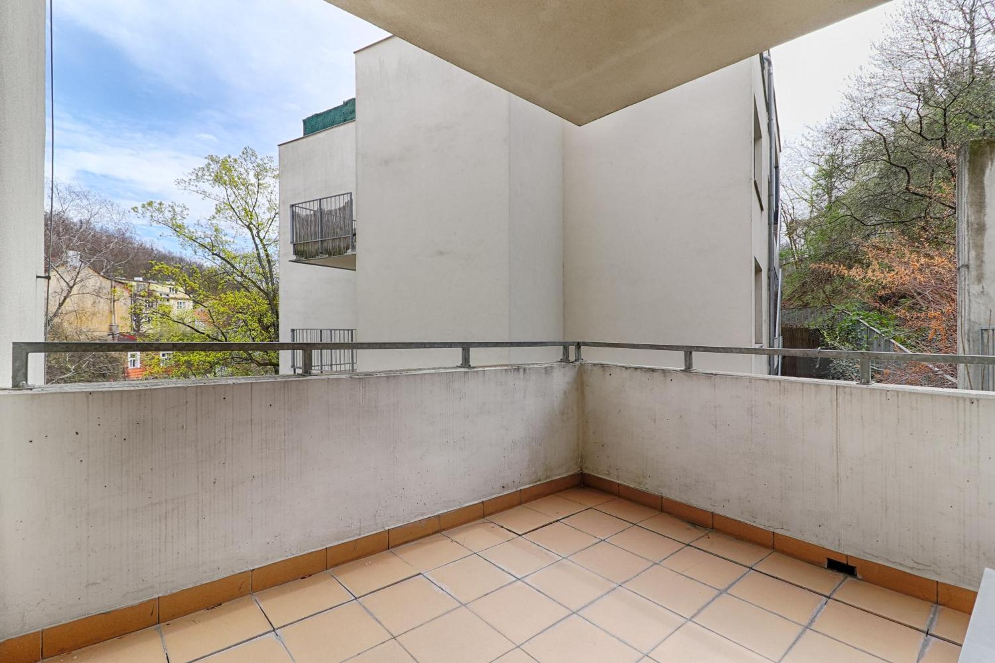 Peace And Comfort Near Center With Balcony, 500mb Wifi Appartamento