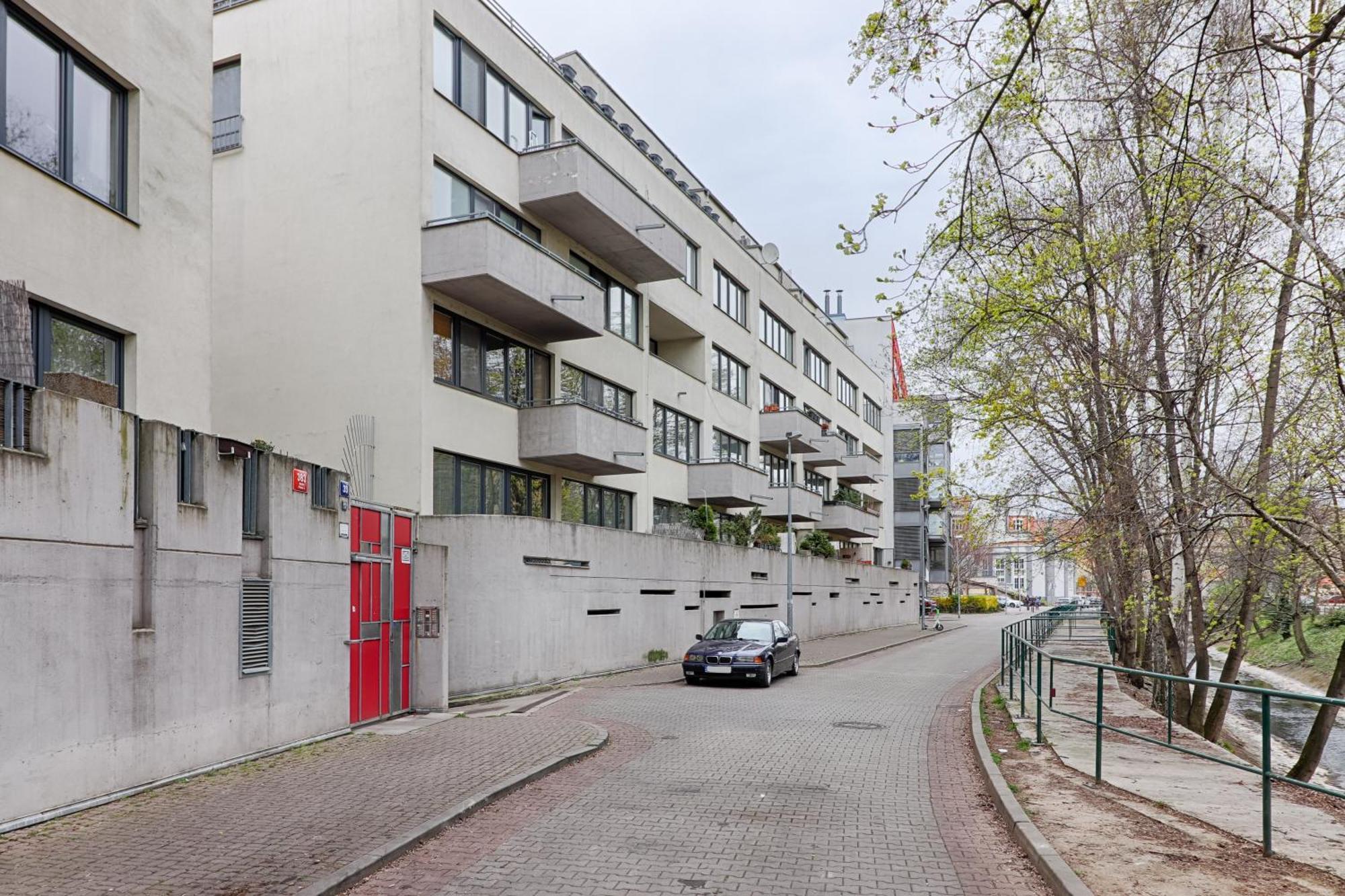 Peace And Comfort Near Center With Balcony, 500mb Wifi Appartamento