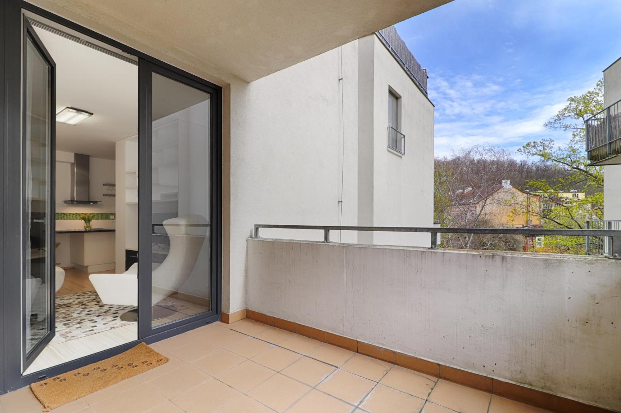 Peace And Comfort Near Center With Balcony, 500mb Wifi Praga